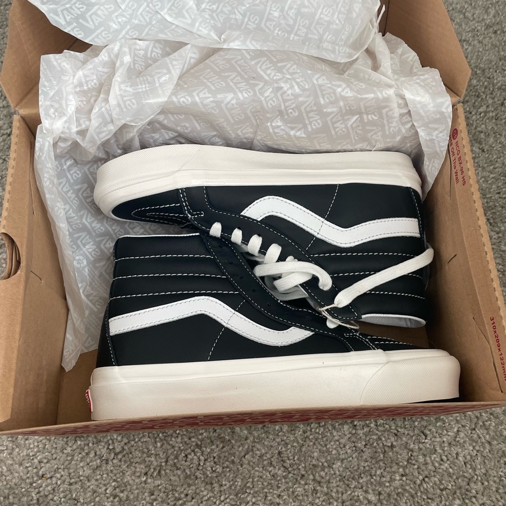 NWB Never worn Vans Sk8-Hi 38 Dx Leather